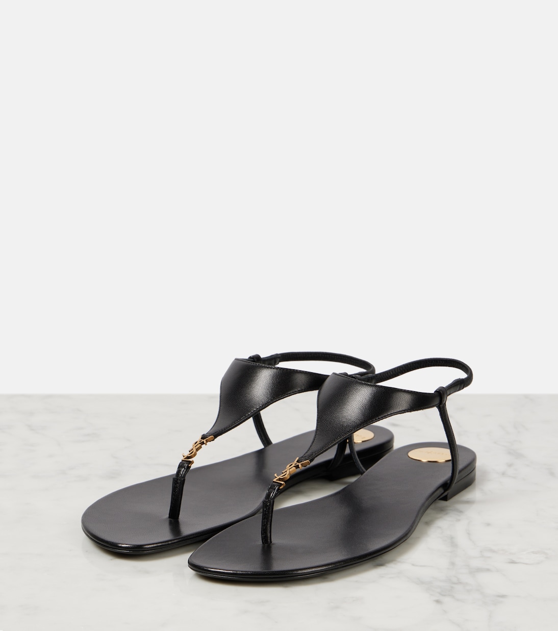 Sandali in pelle Cassandra con tacco di Saint Laurent, stile giovane e trendy.
