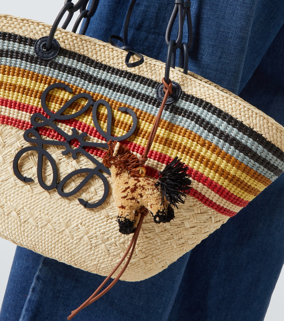 Charm Paula's Ibiza Giraffe en raphia et cuir | Loewe