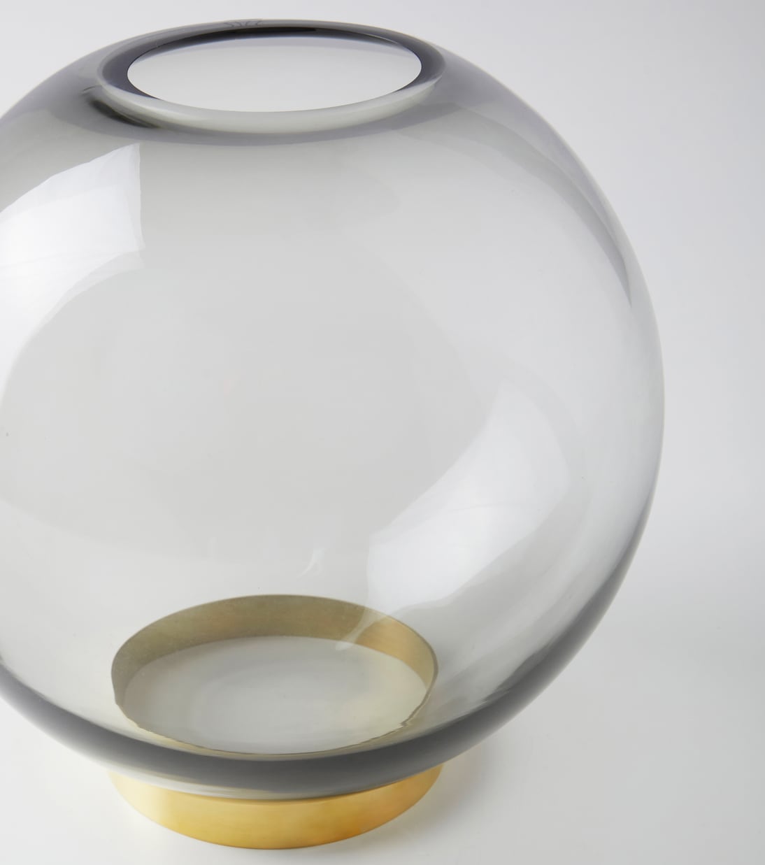 Globe vase | AYTM