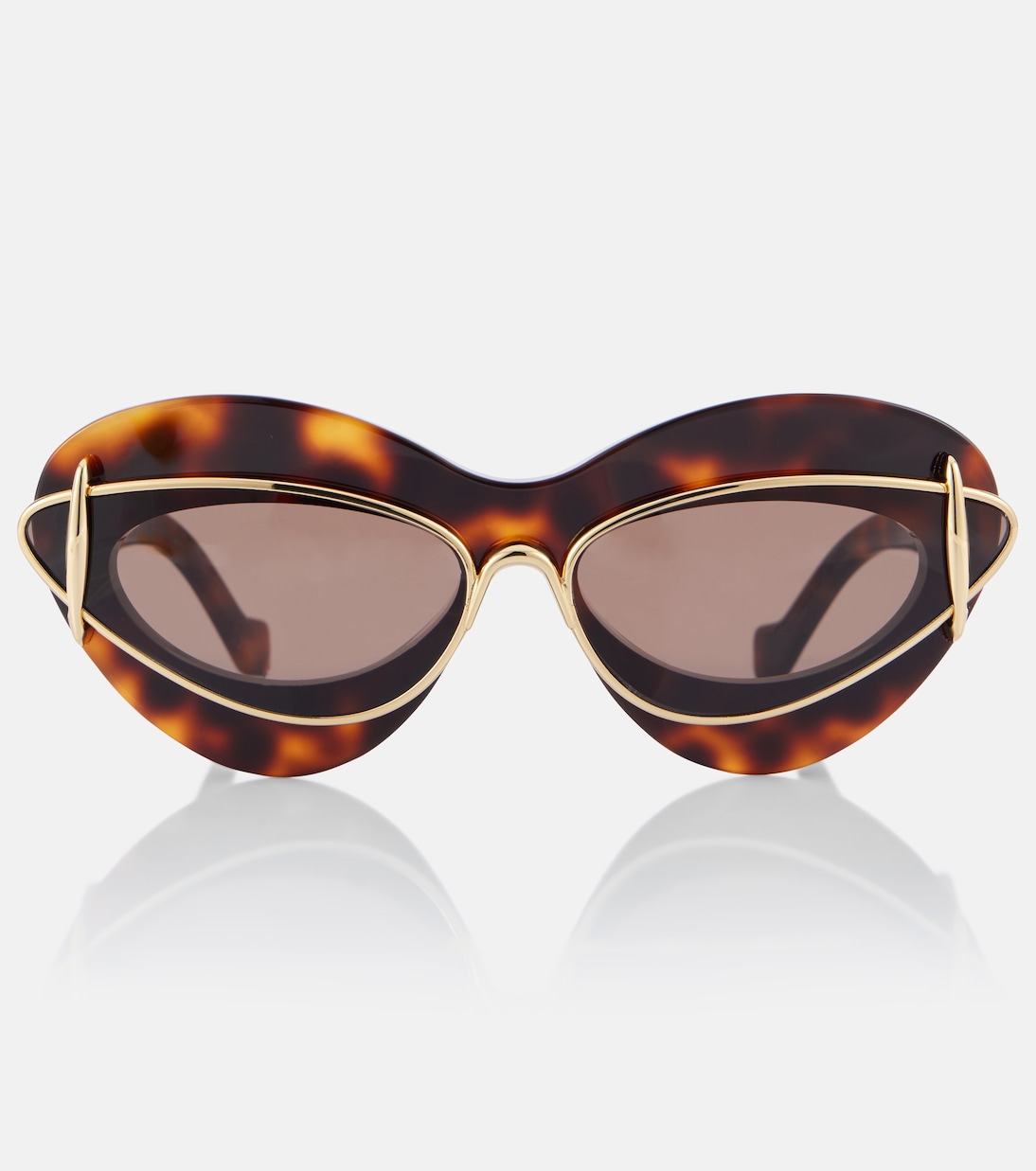 Occhiali da sole LOEWE con montatura a gatto, stile giovane e trendy
