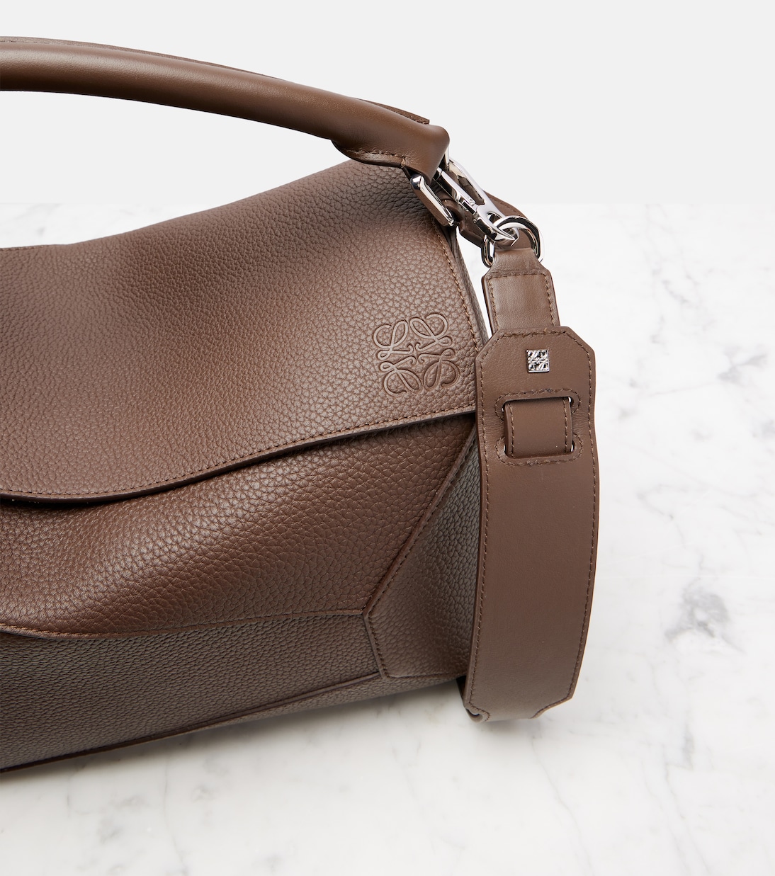 Tote Puzzle Edge Large aus Leder | Loewe
