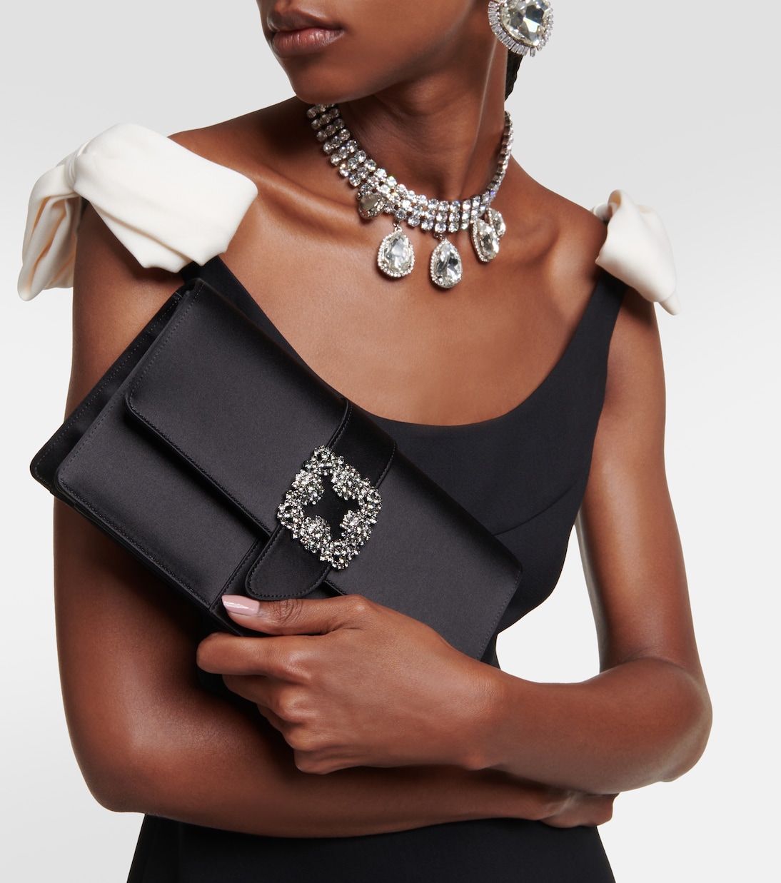Clutch Capri in raso con cristalli | Manolo Blahnik