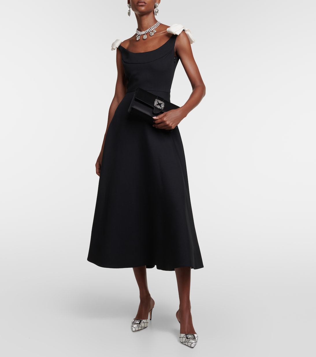 Clutch Capri in raso con cristalli | Manolo Blahnik