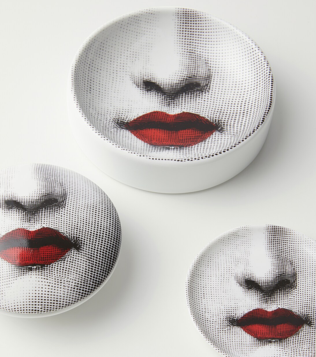 Sottobicchiere Tema e Variazioni n.397 in porcellana | Fornasetti