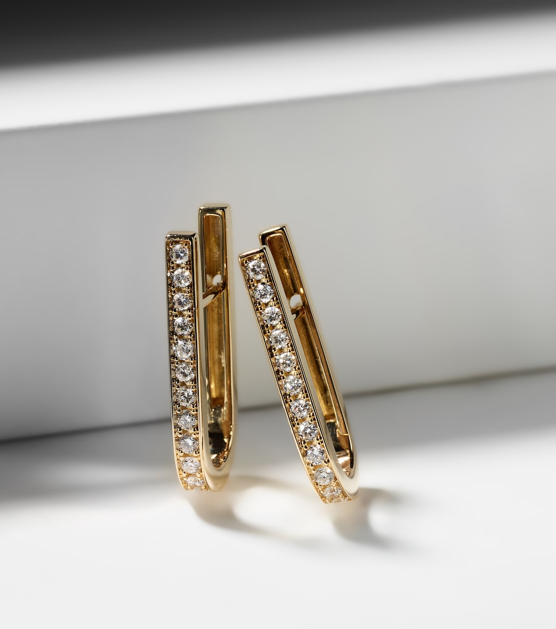 Orecchini in oro 18kt BUCHERER con diamanti, eleganza giovanile