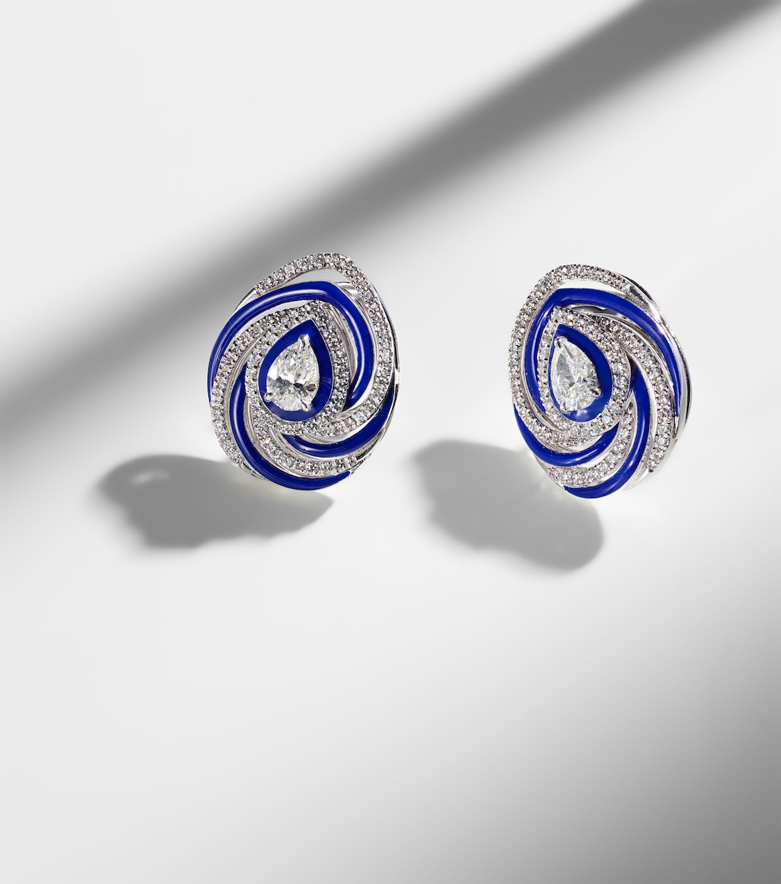 Orecchini Oceane Pear in oro bianco 18kt con diamanti | Kamyen