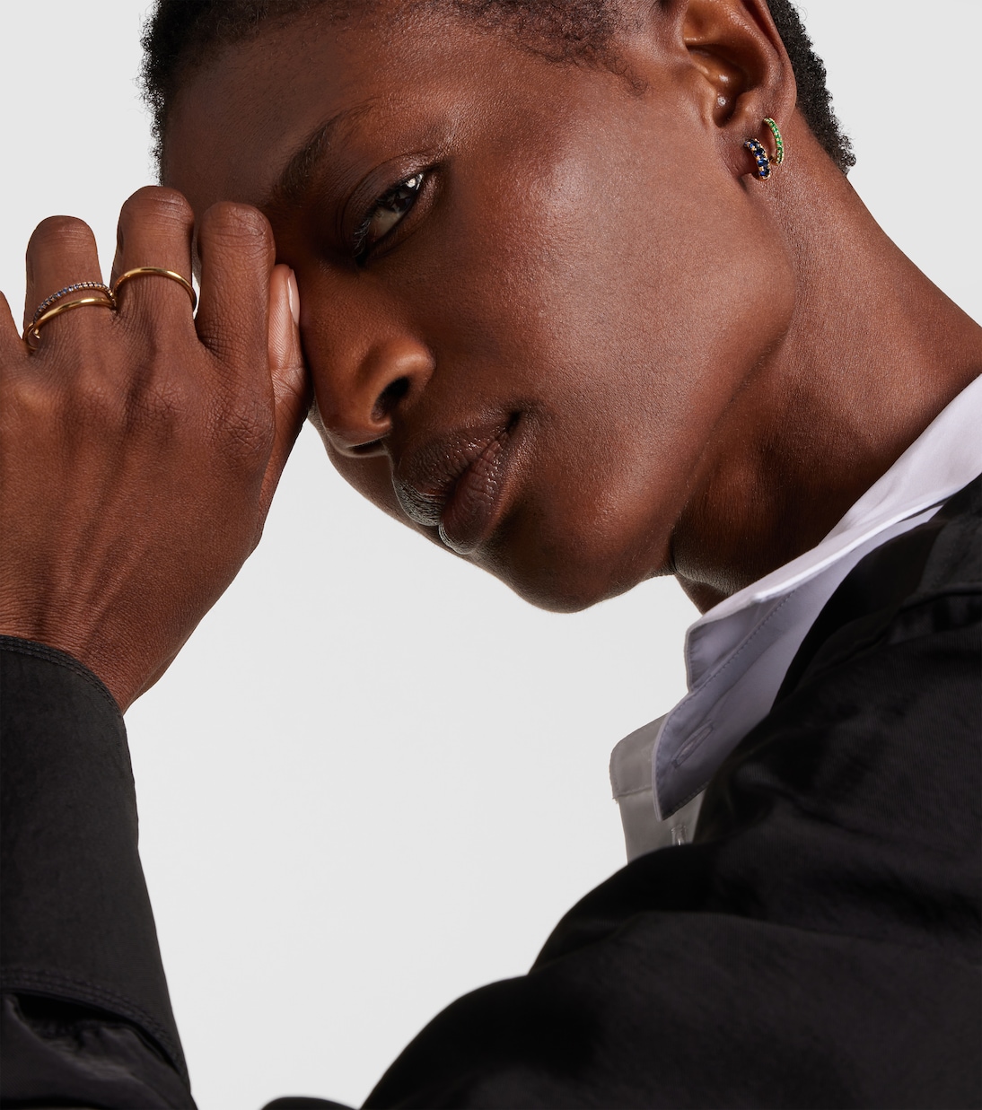Boucle d'oreille unique Micro en or 18 ct et émeraudes | Spinelli Kilcollin
