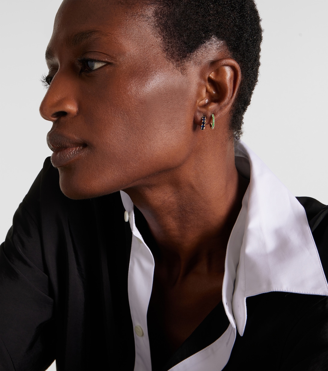Boucle d'oreille unique Micro en or 18 ct et émeraudes | Spinelli Kilcollin