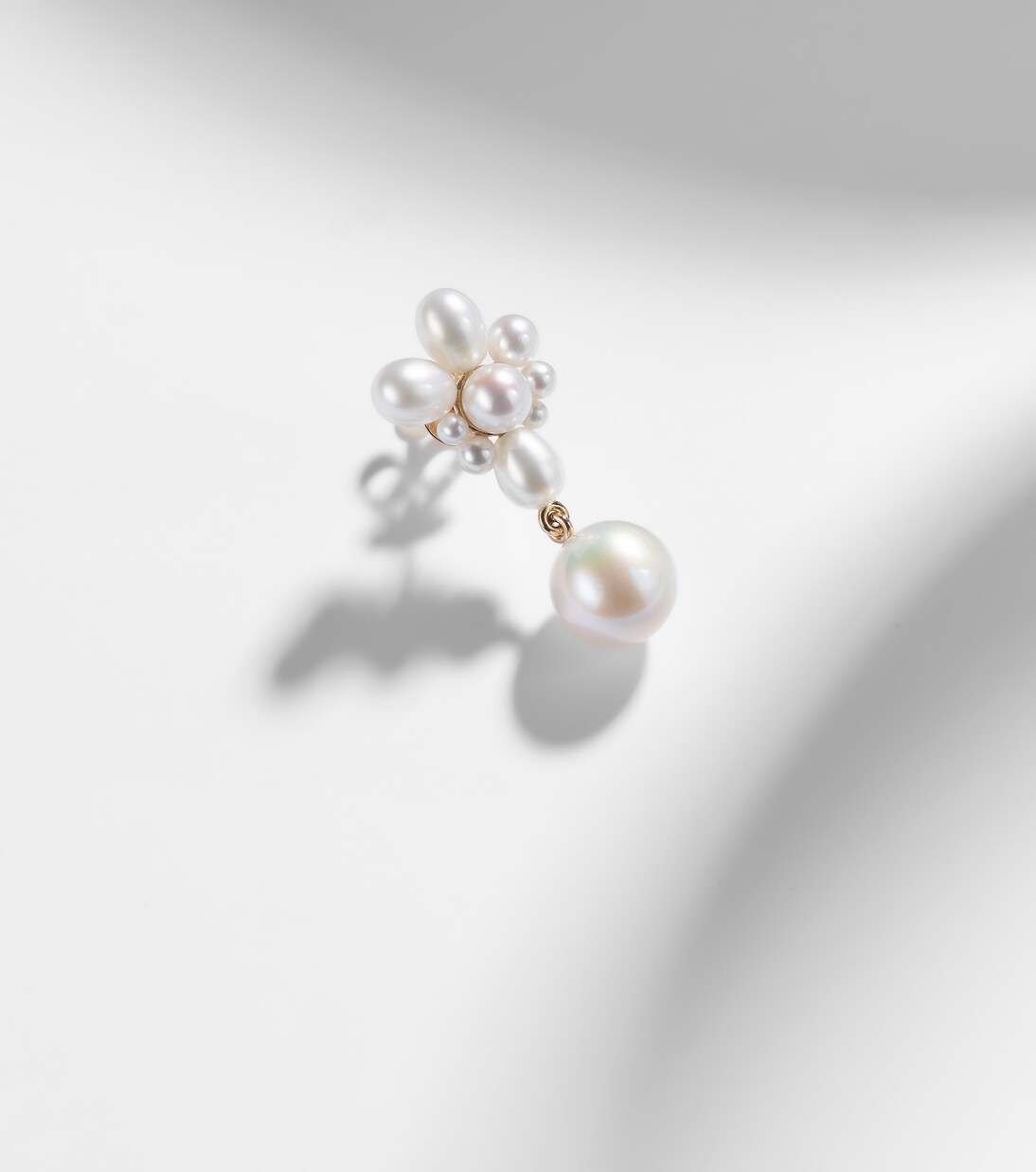 Amis Fleur 14kt gold single earring with freshwater pearls | Sophie Bille Brahe