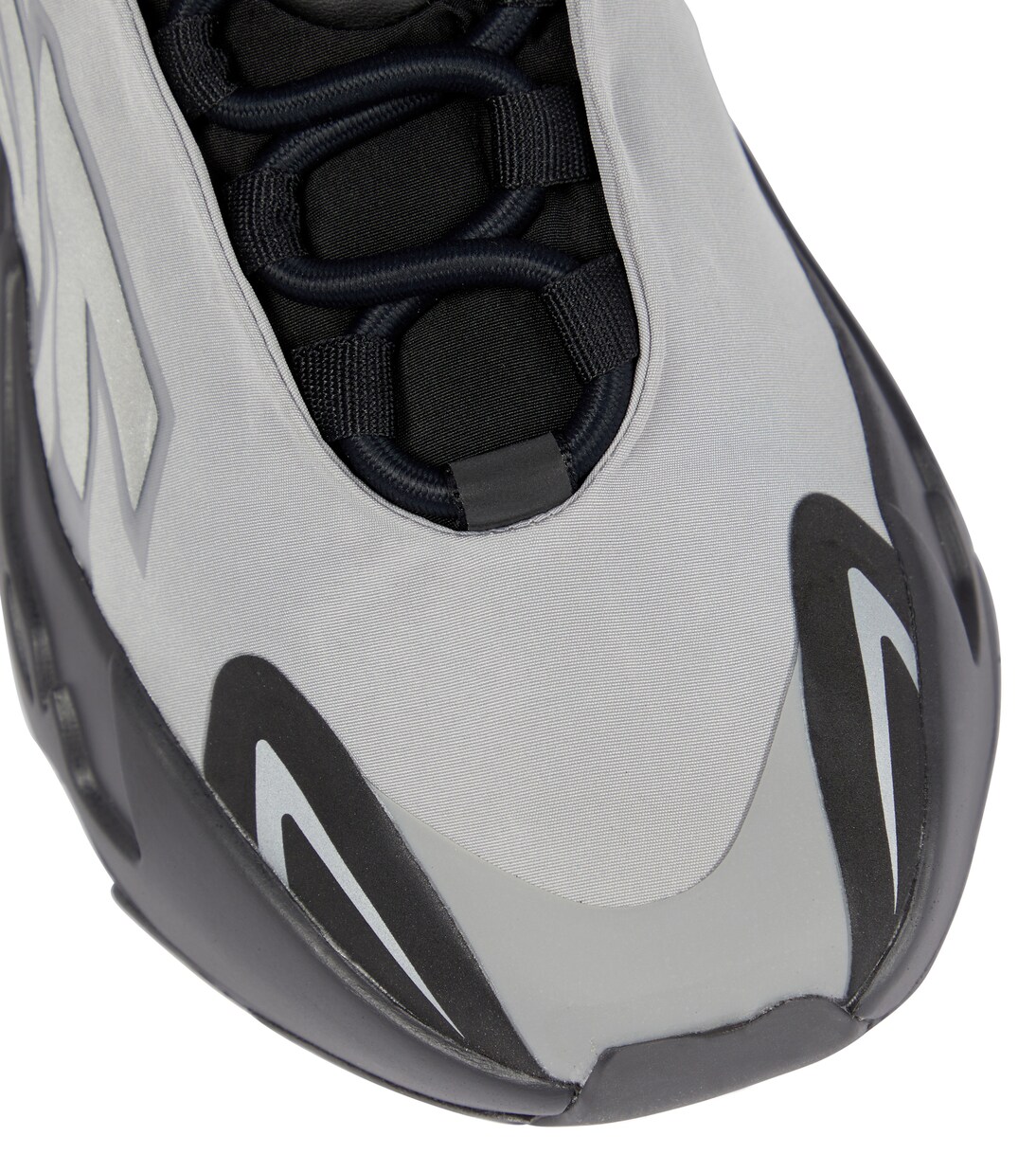 حذاء سنيكرز YEEZY Boost 700 MNVN | Adidas