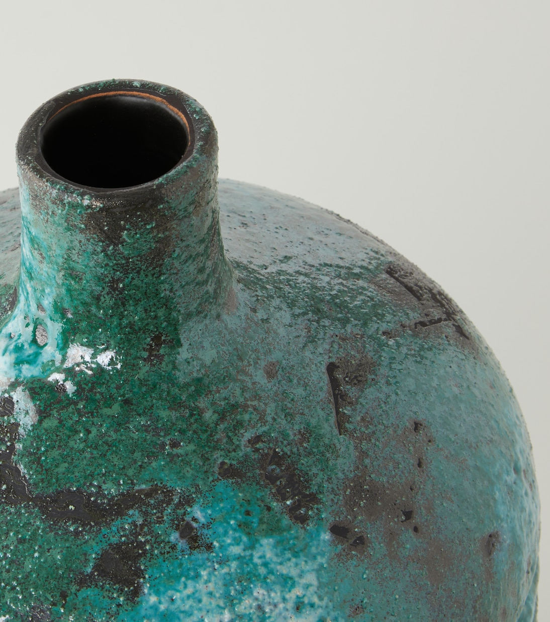 Engraved ceramic vase | Nuove Forme