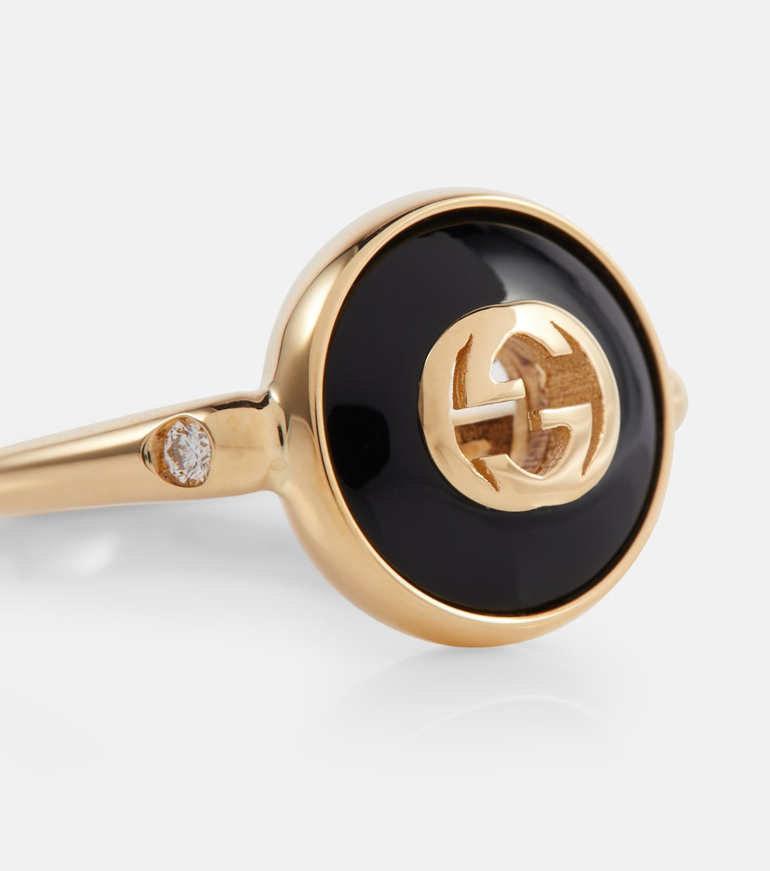 Anello Interlocking G in oro 18kt, onice e diamanti | Gucci