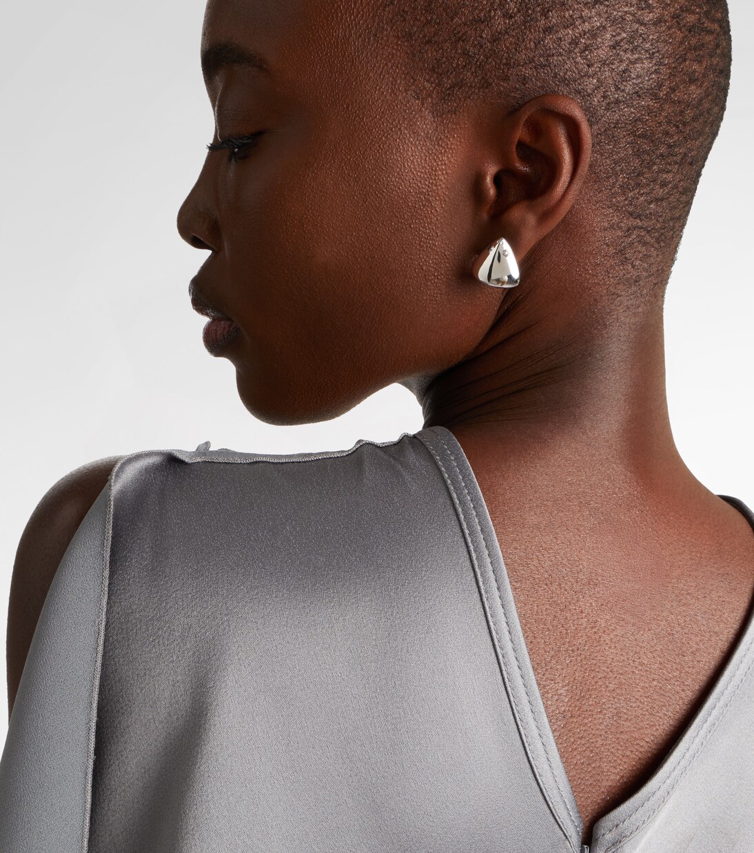 Orecchini Requin in oro bianco 9kt con diamanti | Yvonne Léon