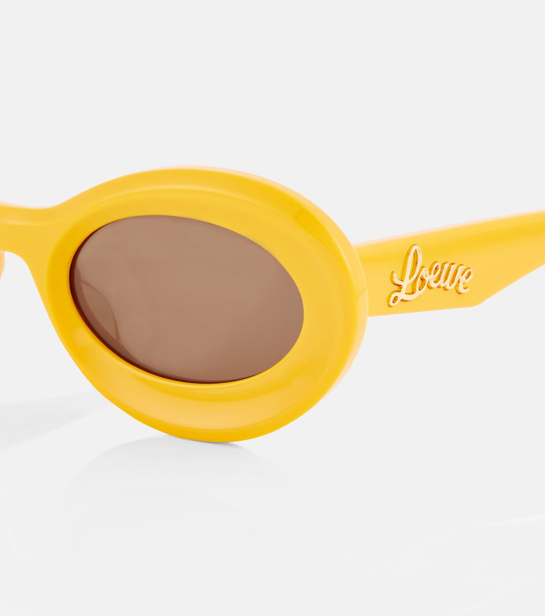 Occhiali da sole ovali LOEWE Paula’s Ibiza Loop per uno stile giovane e trendy