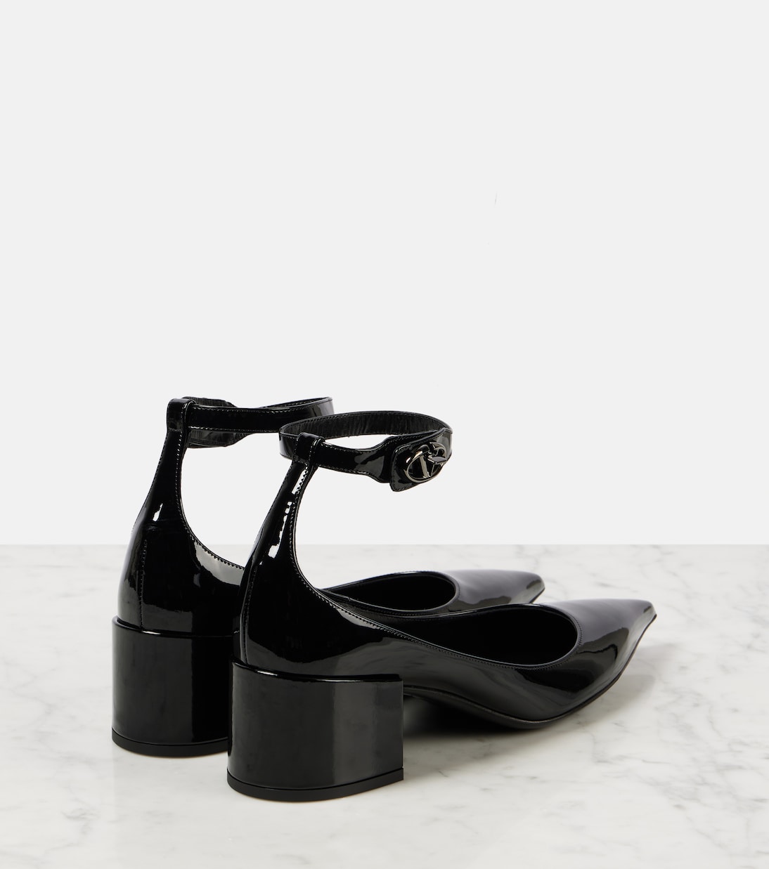 VLogo Lockette leather pumps | Valentino Garavani