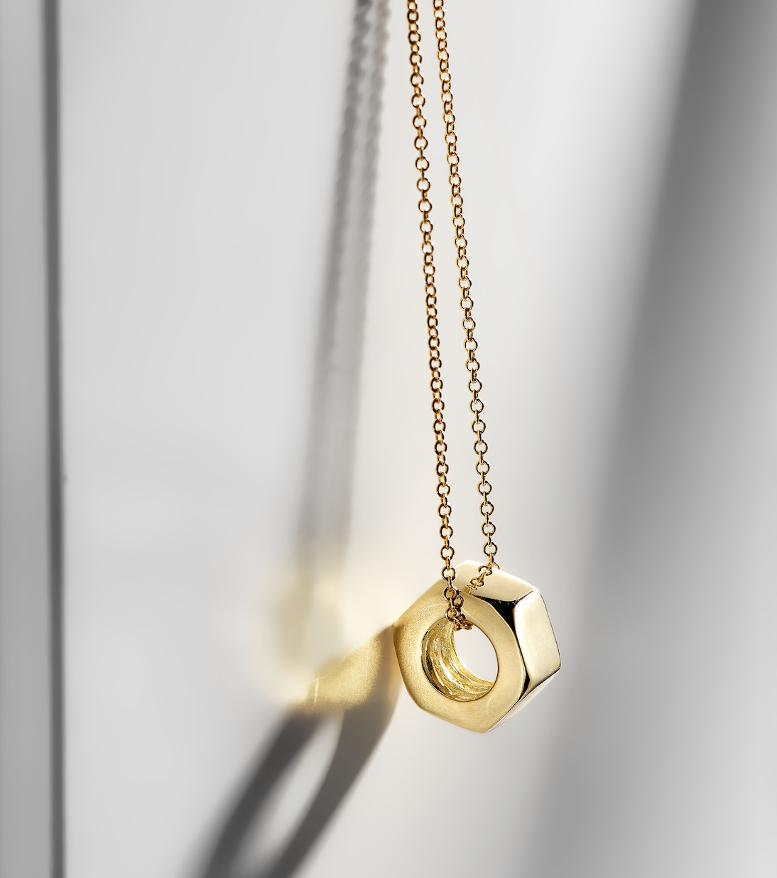 Collana con pendente in oro 18kt di ILEANA MAKRI, stile giovanile e moderno