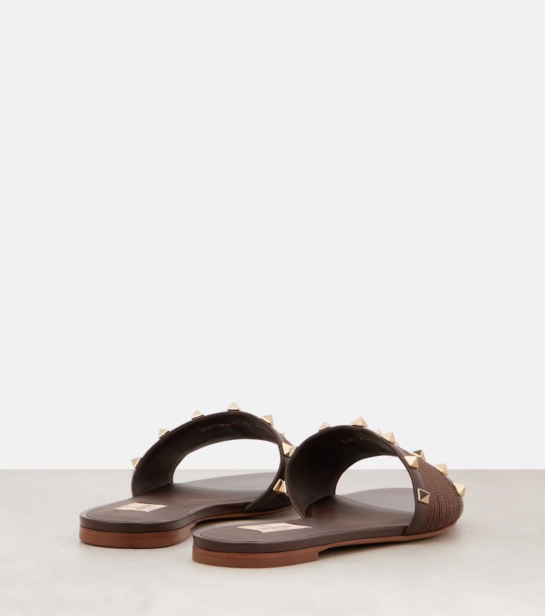 Valentino Garavani Sandali Rockstud in Pelle e Raffia per Giovani Stile