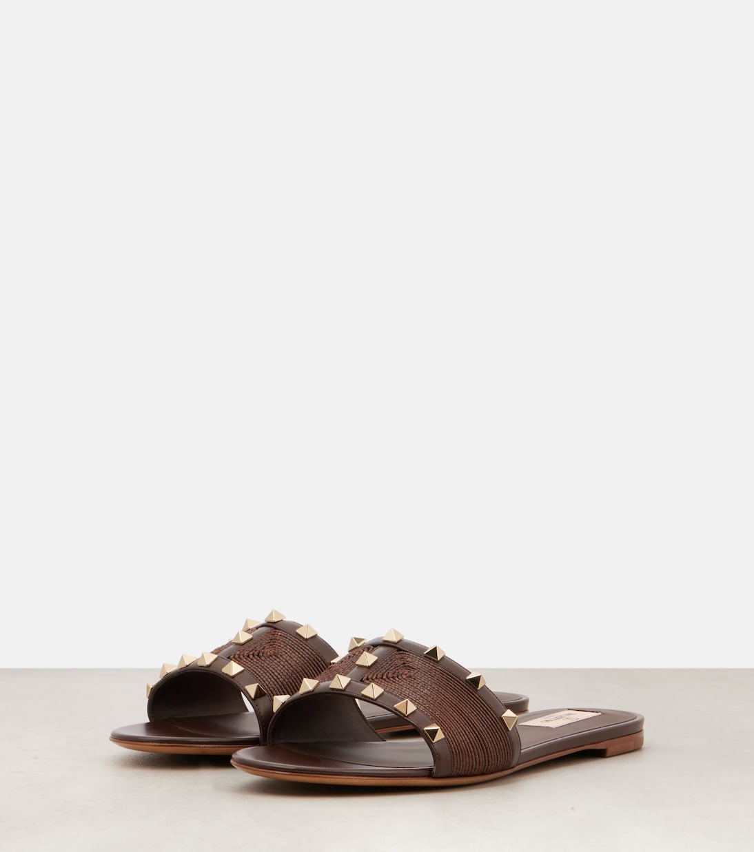 Valentino Garavani Sandali Rockstud in Pelle e Raffia per Giovani Stile