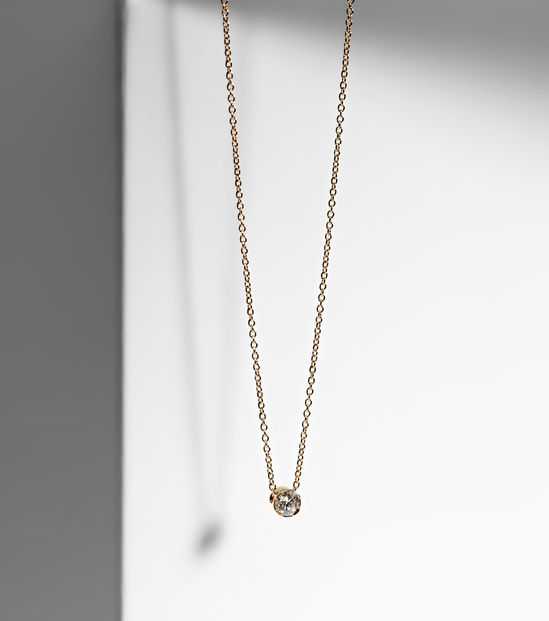 Collana Minimalista Sophie Bille Brahe in Oro 18kt con Diamante, Design Elegante per Giovani Stilisti