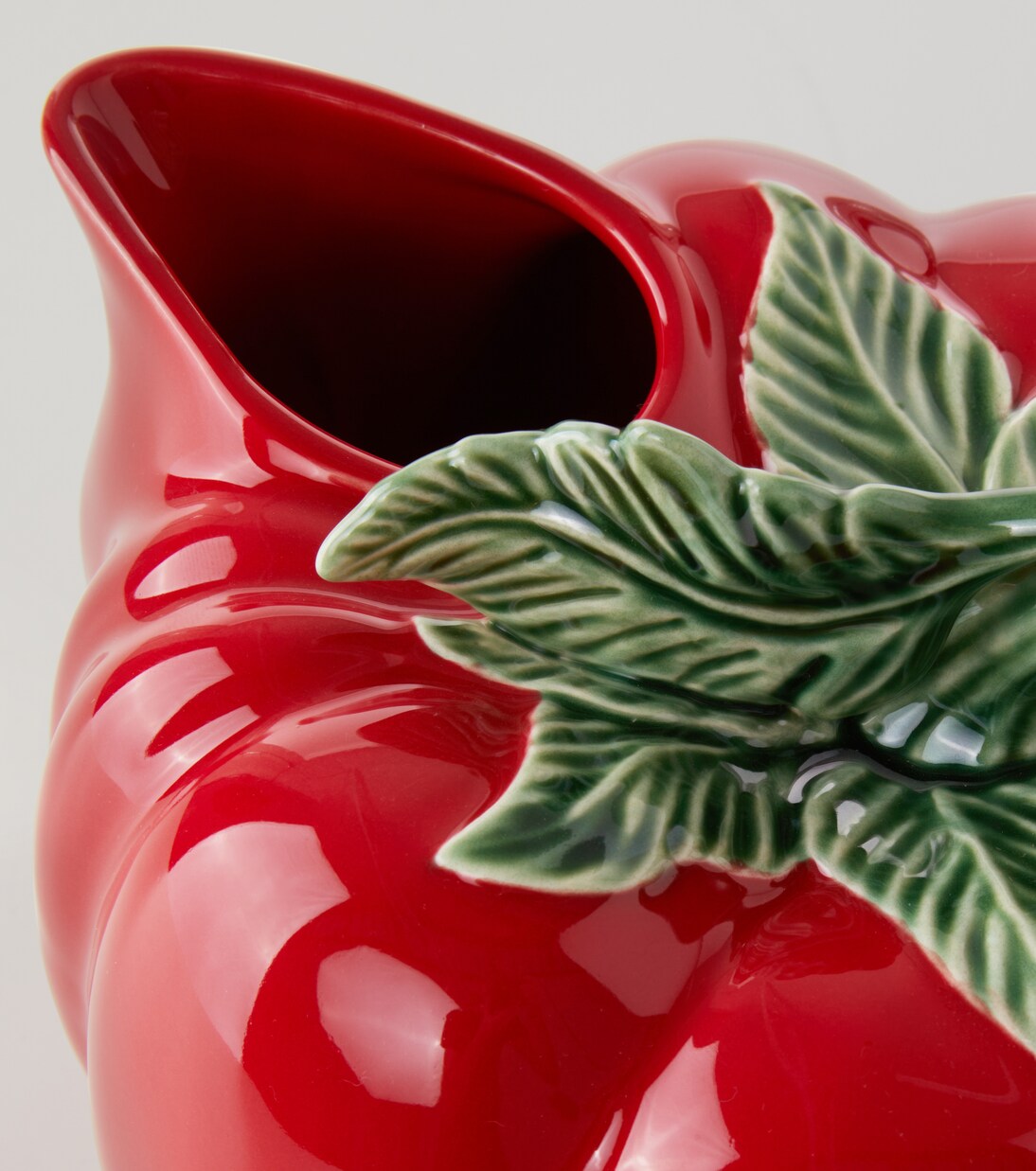 Tomate ceramic pitcher | Bordallo Pinheiro