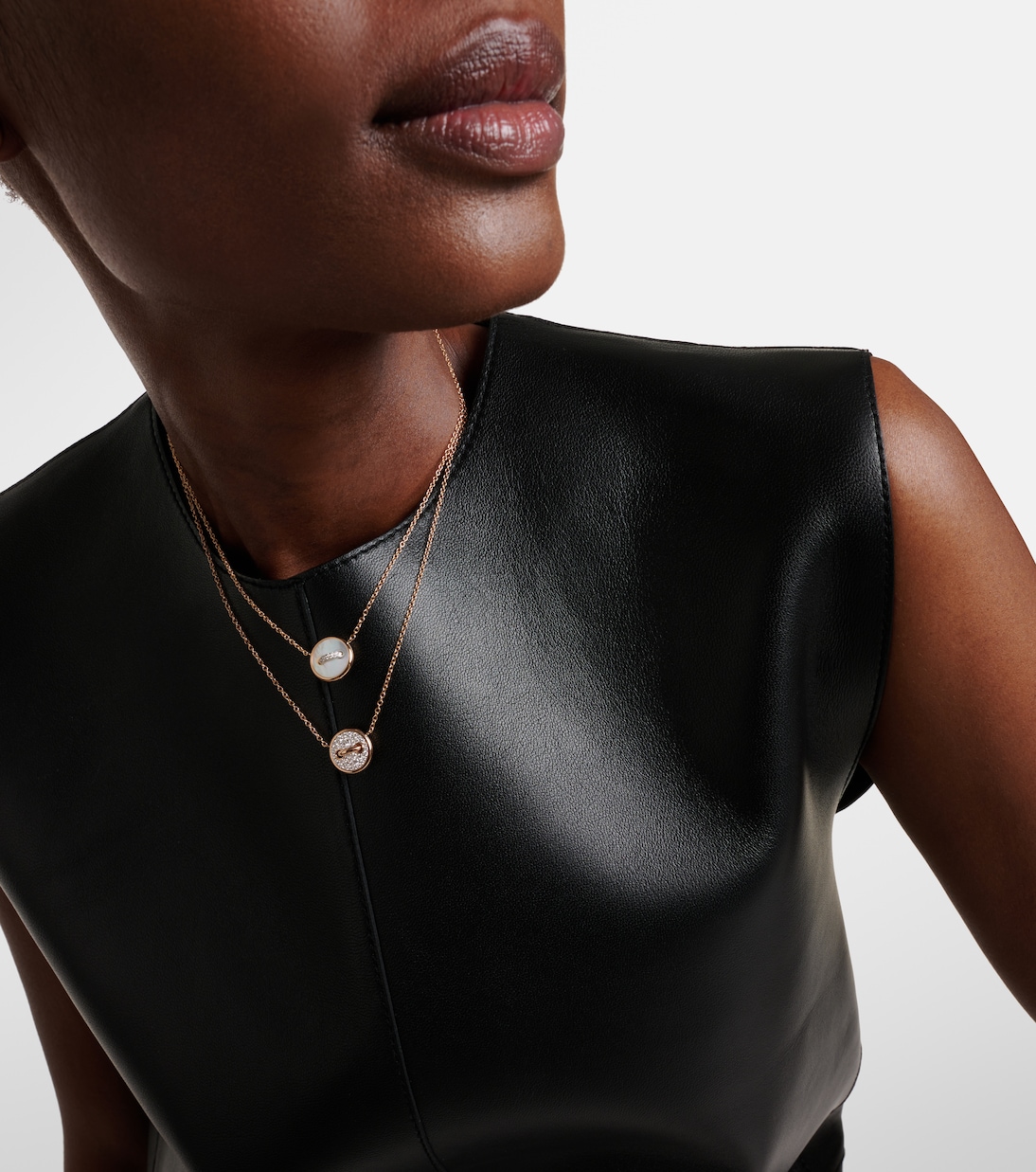 Collier Pom Pom Dot en or rose 18 ct, nacre et diamants | Pomellato