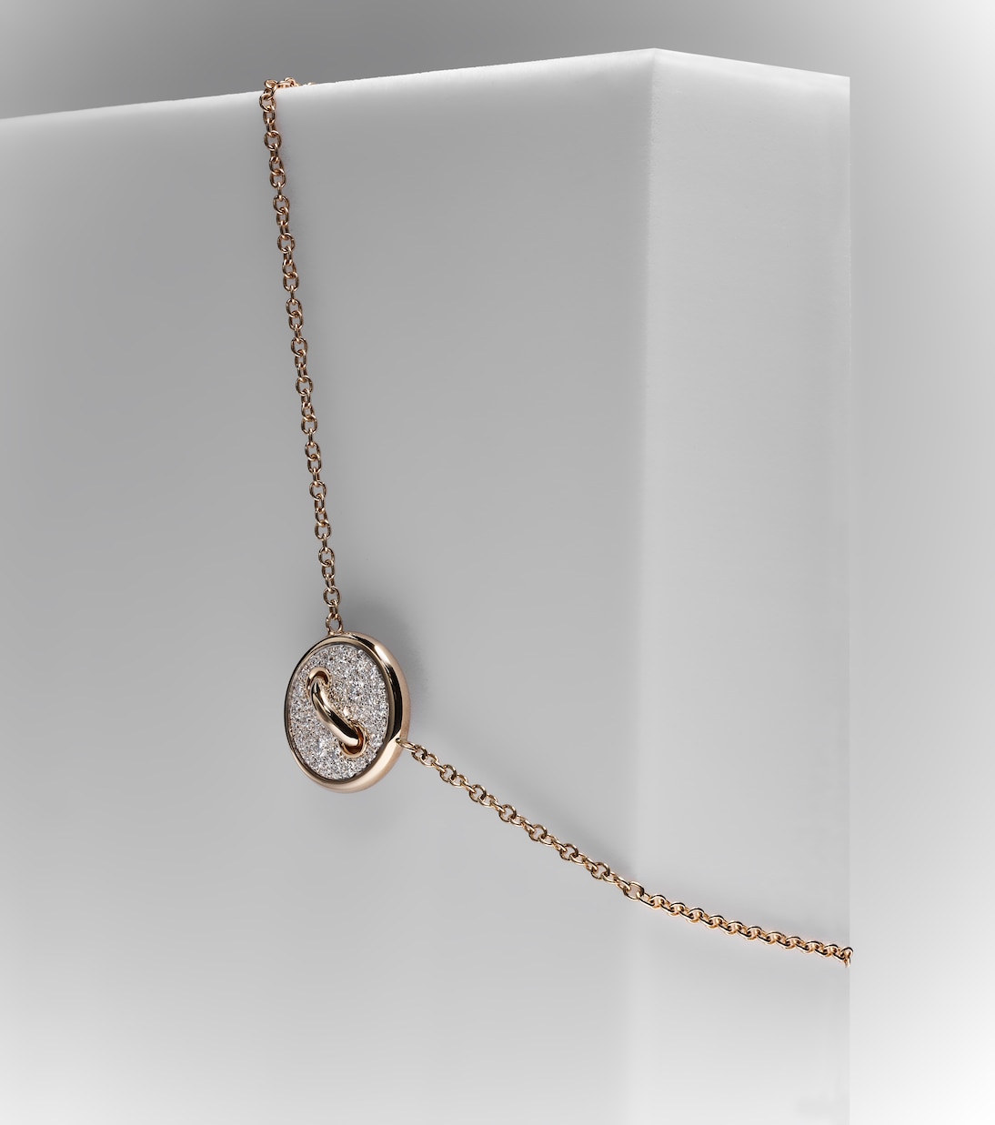 Collier Pom Pom Dot en or rose 18 ct, nacre et diamants | Pomellato