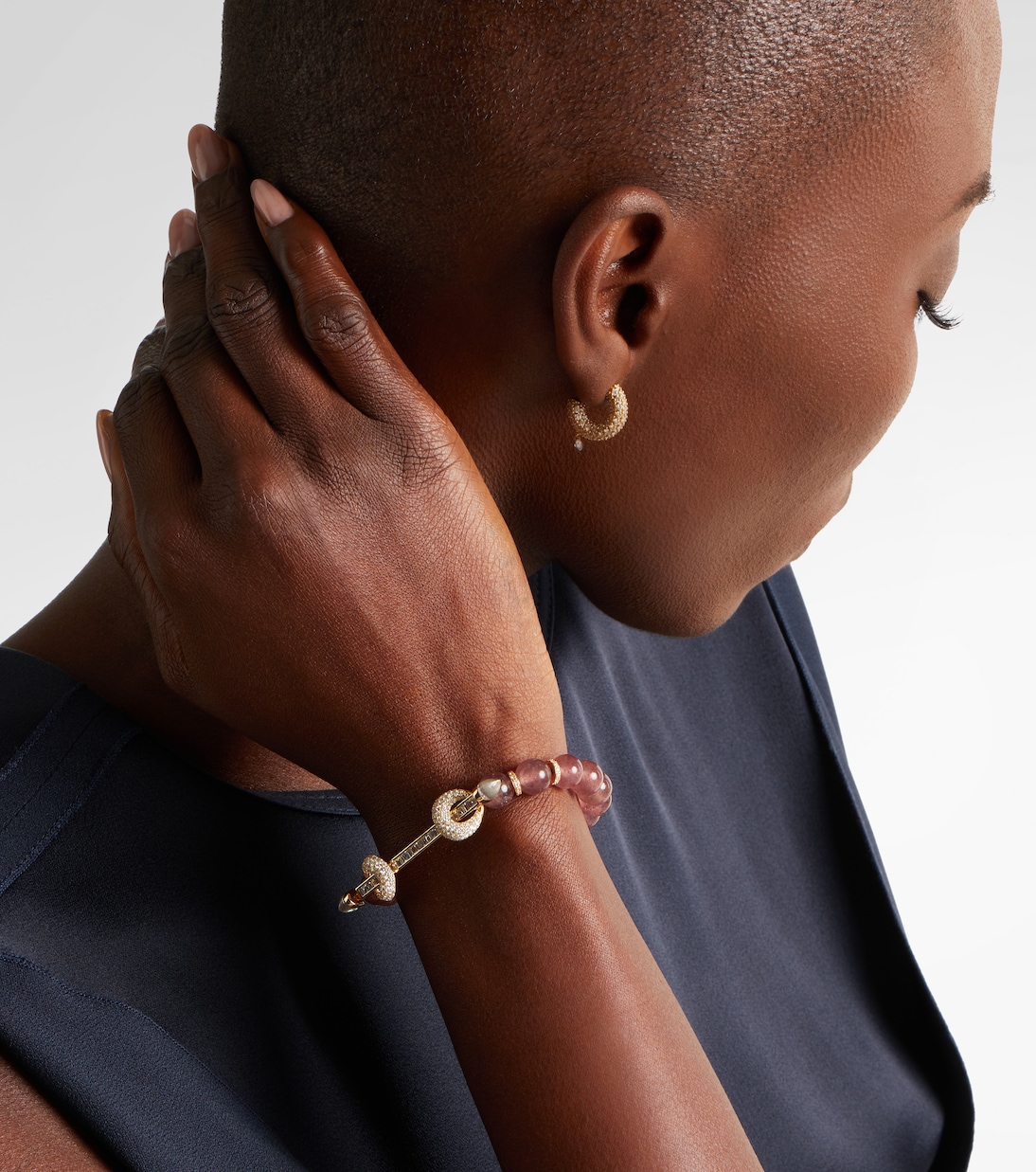 Armreif Chakra aus 18kt Gelbgold mit Diamanten, Beryll und Quarz | Ananya