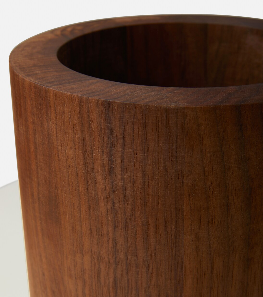 Busk walnut vase | Michaël Verheyden