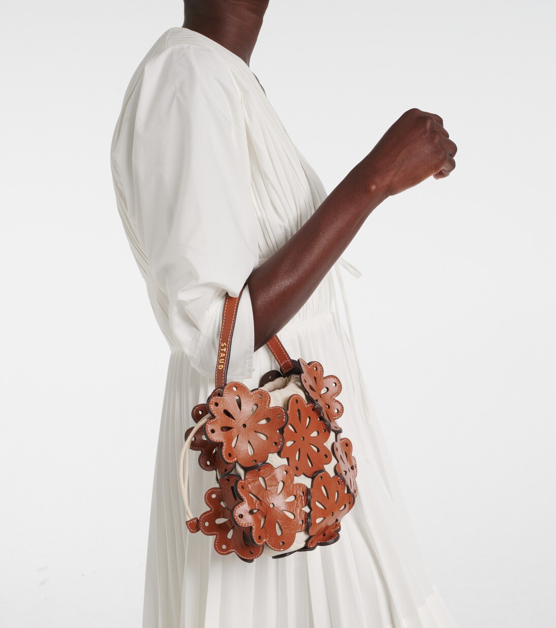 Sac seau Flora en cuir | Staud