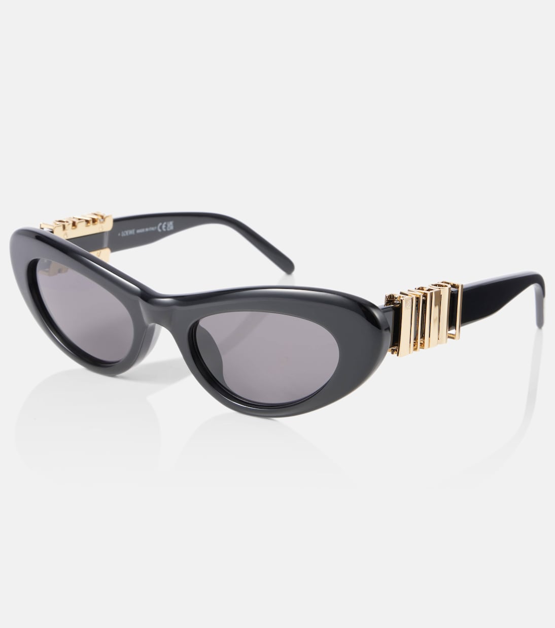 Occhiali da sole LOEWE stile cat-eye per un look giovane e trendy