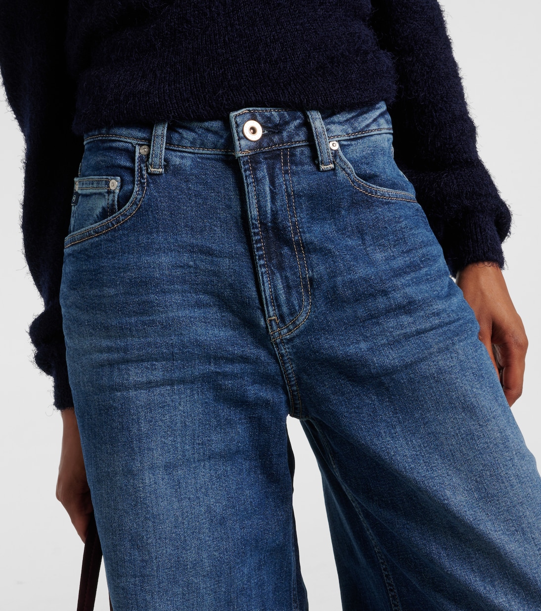 جينز بقصّة واسعة وخصر عالي | AG Jeans