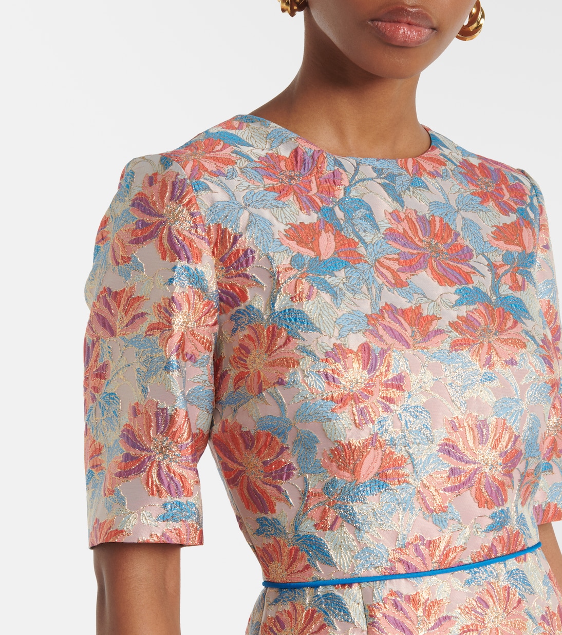 Vestido de Coctel Brillante con Detalles en Brocado Metálico para Jóvenes