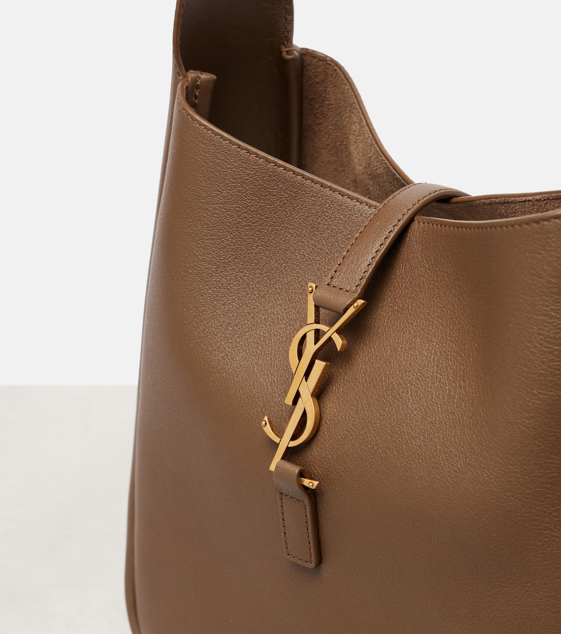 Le 5 à 7 Supple Small leather shoulder bag | Saint Laurent