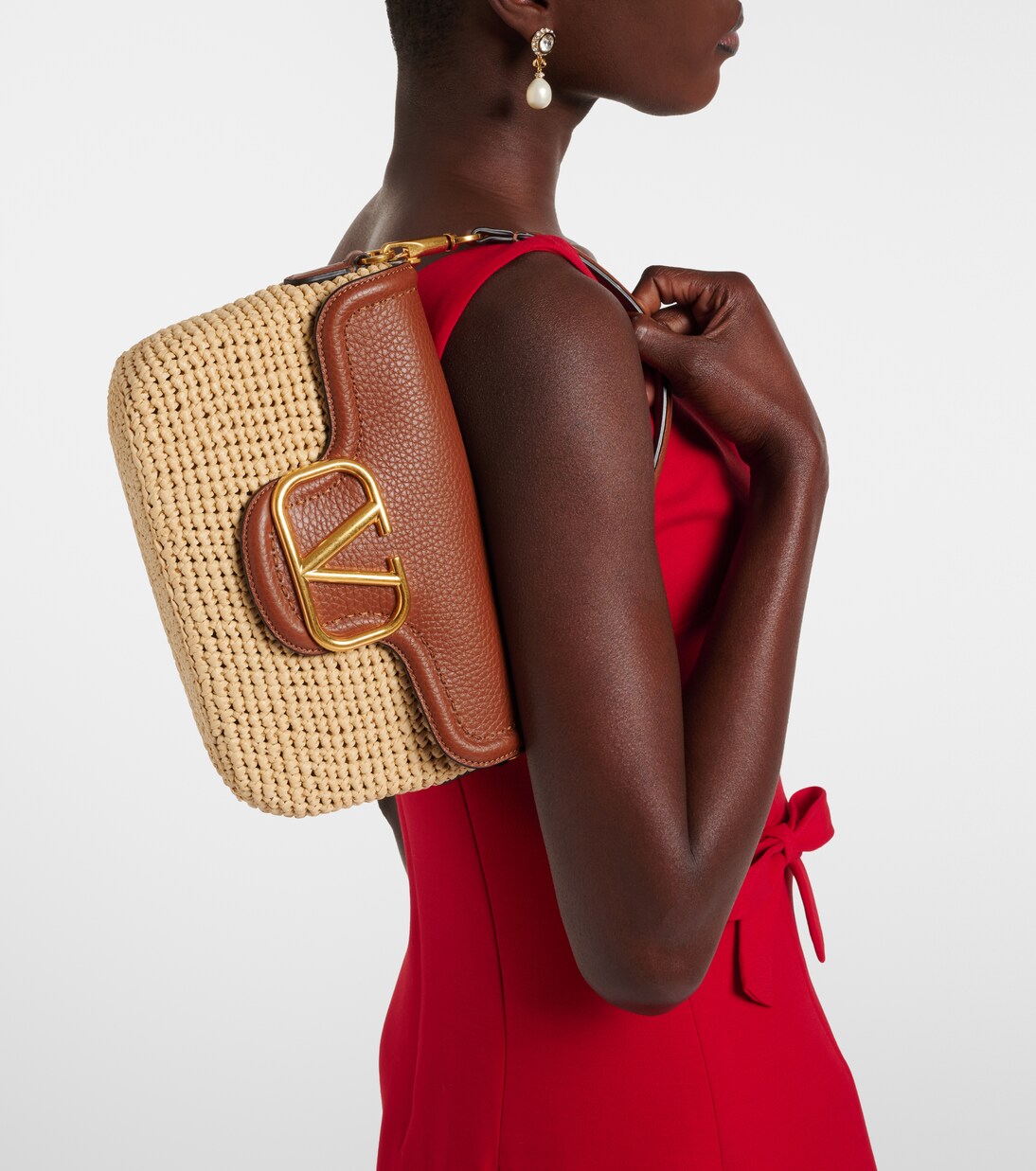 Alltime Small raffia shoulder bag | Valentino Garavani