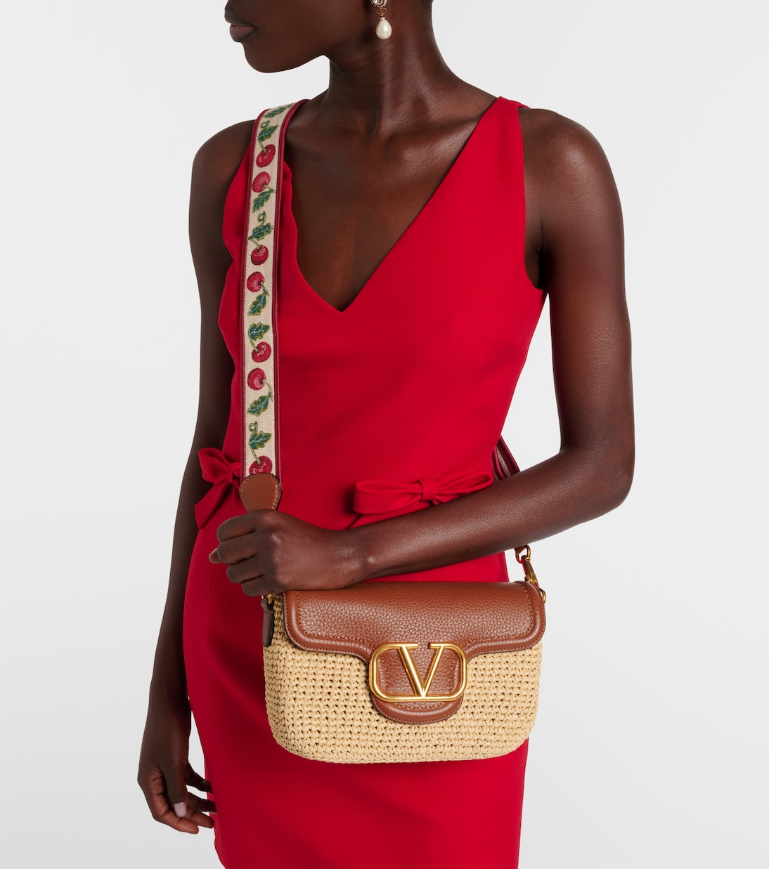 Alltime Small raffia shoulder bag | Valentino Garavani