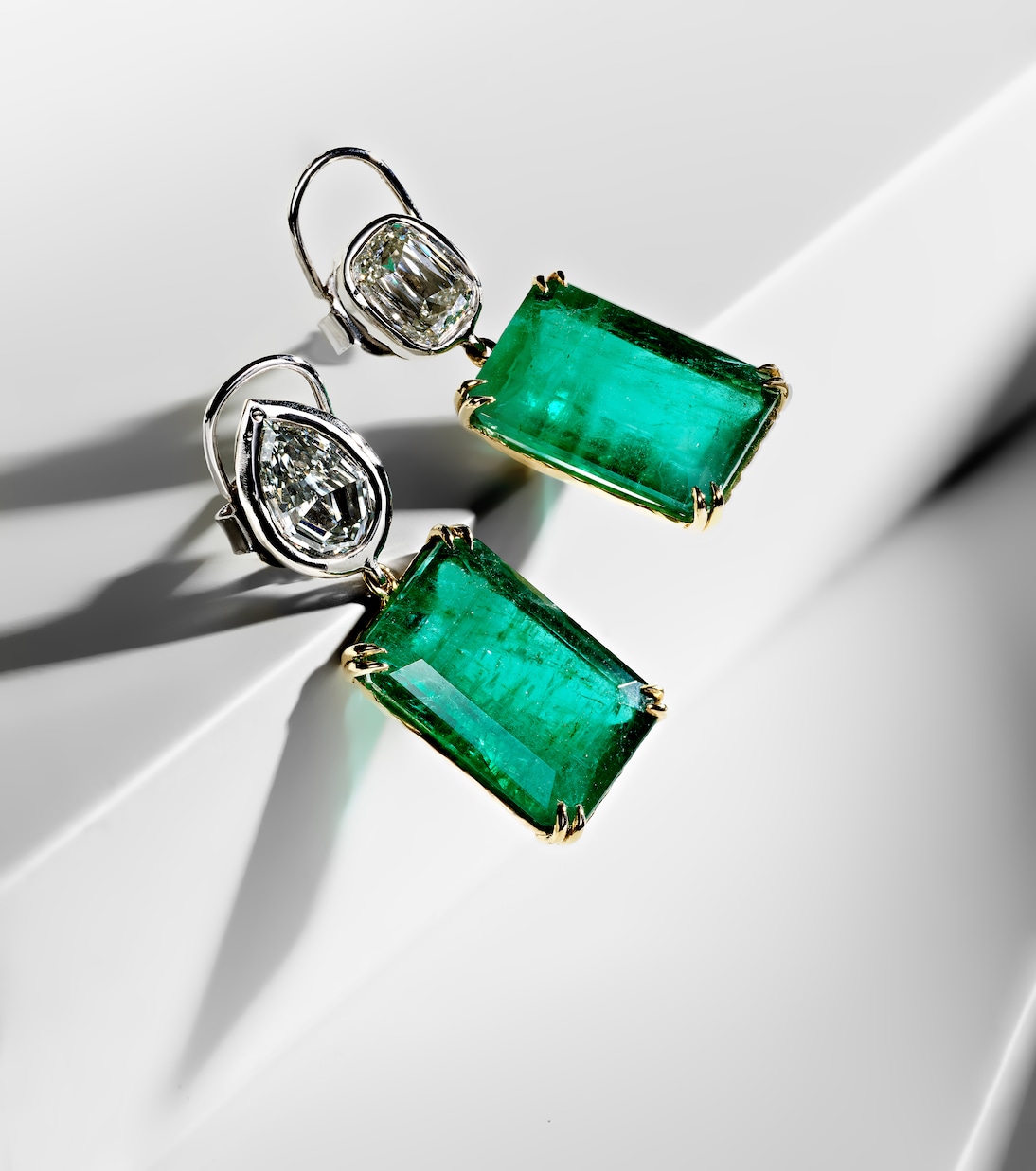Boucles d'oreilles Tribute en or jaune et blanc 18 ct, émeraudes et diamants | Octavia Elizabeth