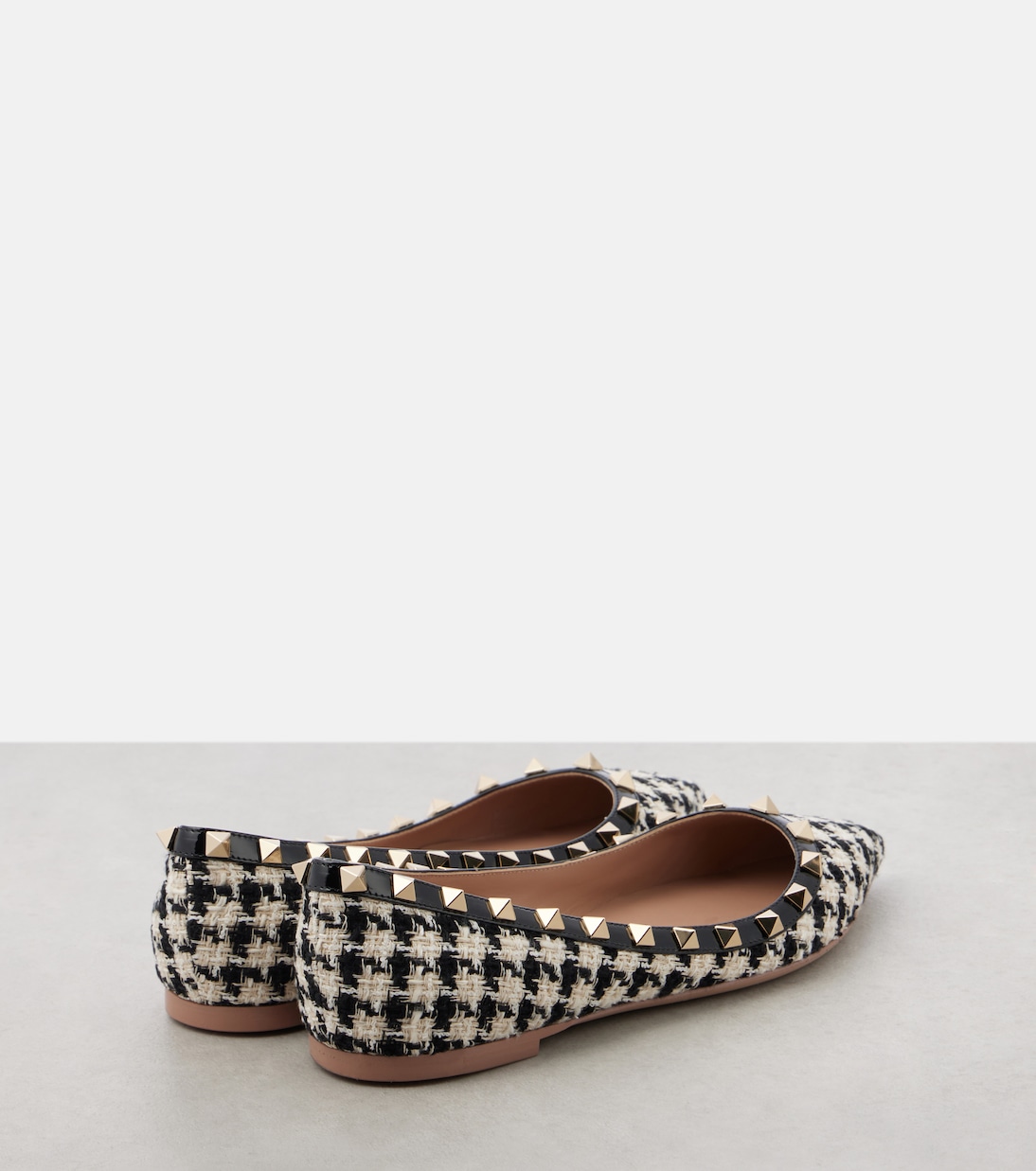 Scarpe ballerina in tweed con dettagli Rockstud di Valentino Garavani per uno stile giovane e raffinato