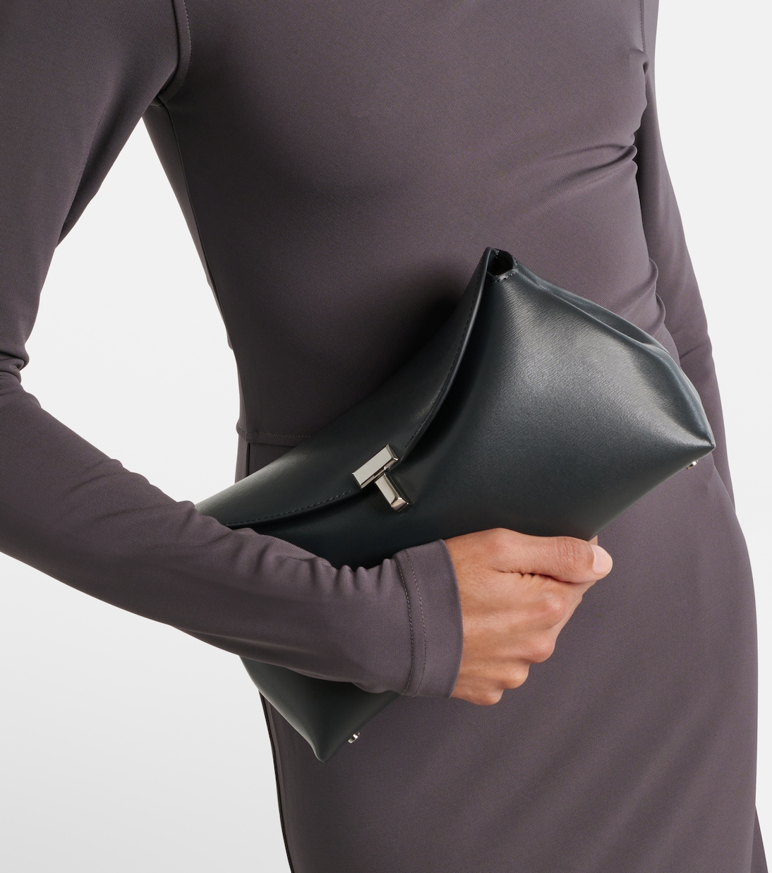 Clutch T-Lock Small aus Leder | Toteme