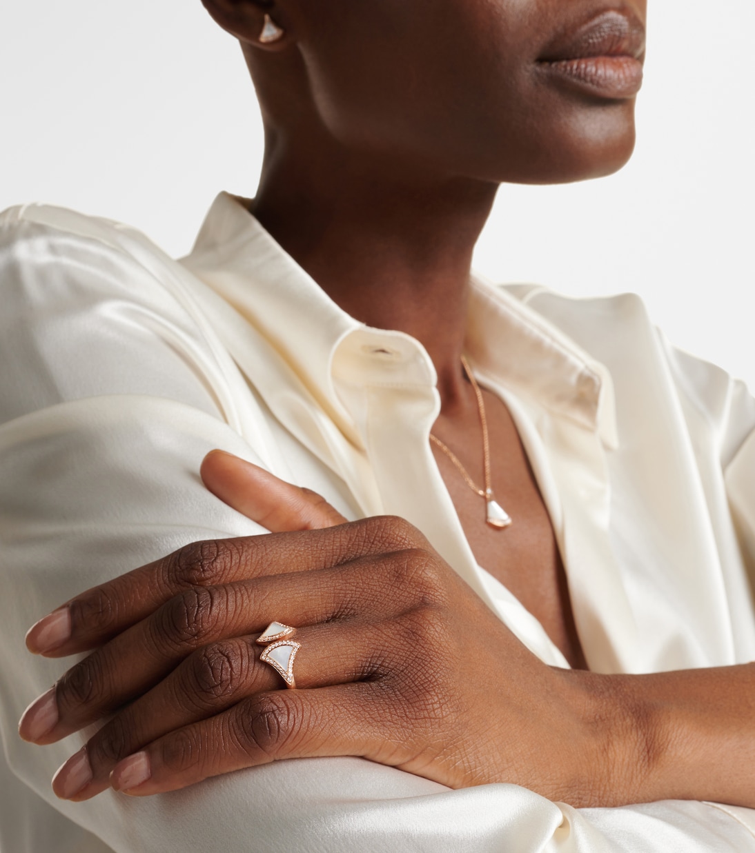 Bague Divas' Dream en or rose 18 ct, nacre et diamants | Bvlgari