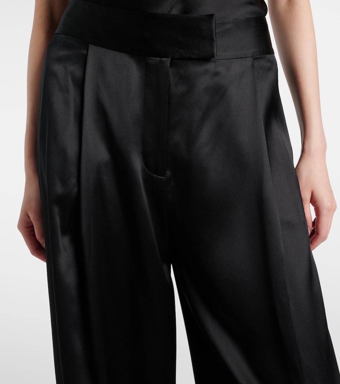 Weite High-Rise-Hose aus Seide | The Sei