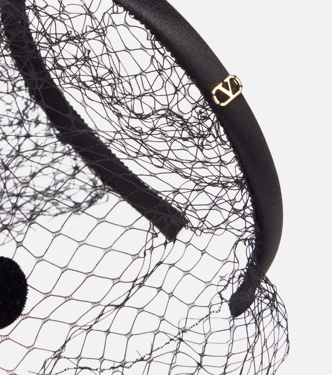 Fascia Valentino con dettagli in mesh per uno stile giovane e trendy
