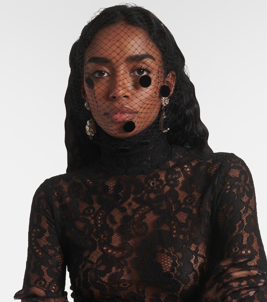 Fascia Valentino con dettagli in mesh per uno stile giovane e trendy