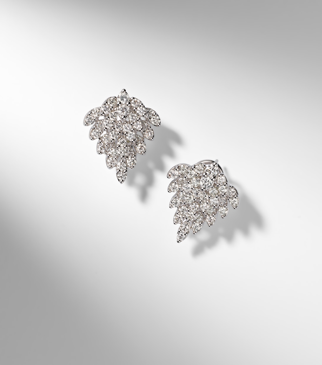 Ohrringe Nowflake aus 18kt Weißgold (750/1000) mit Diamanten | Anita Ko