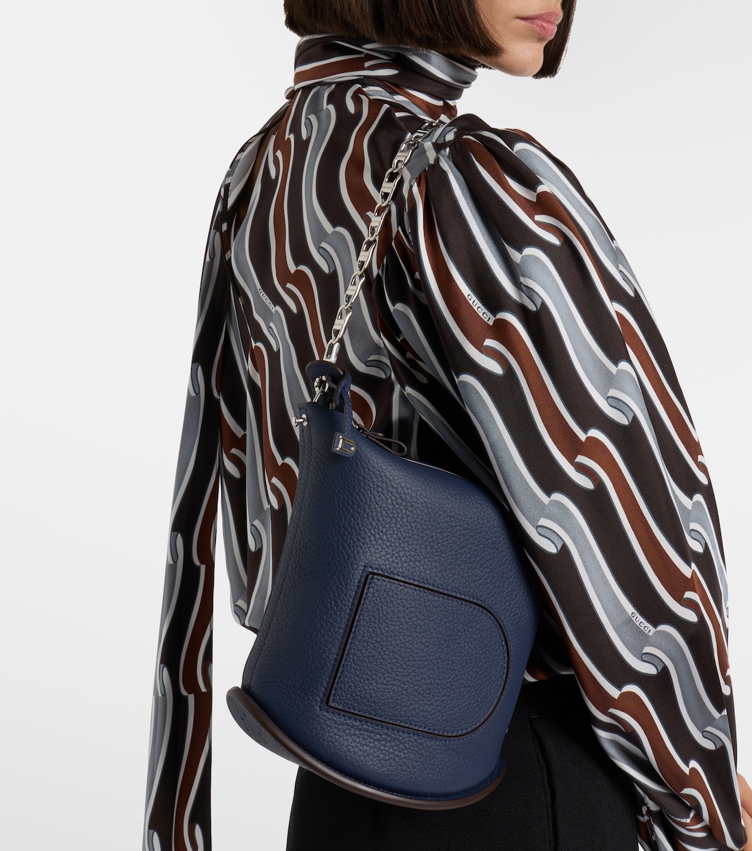 Schultertasche Pin Twist Medium aus Leder | Delvaux