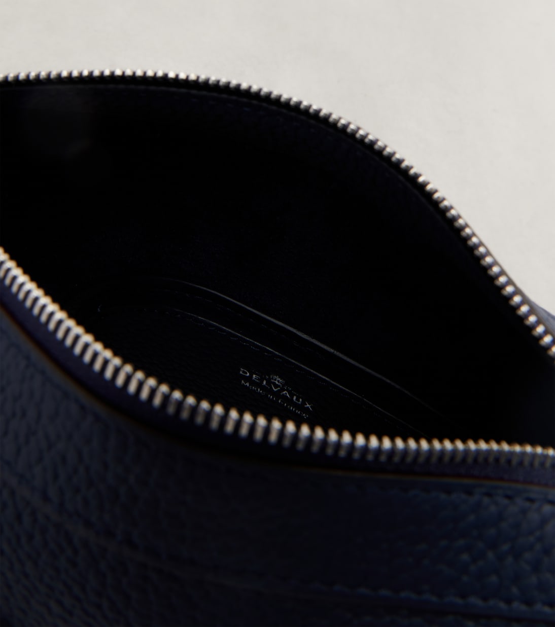 Schultertasche Pin Twist Medium aus Leder | Delvaux