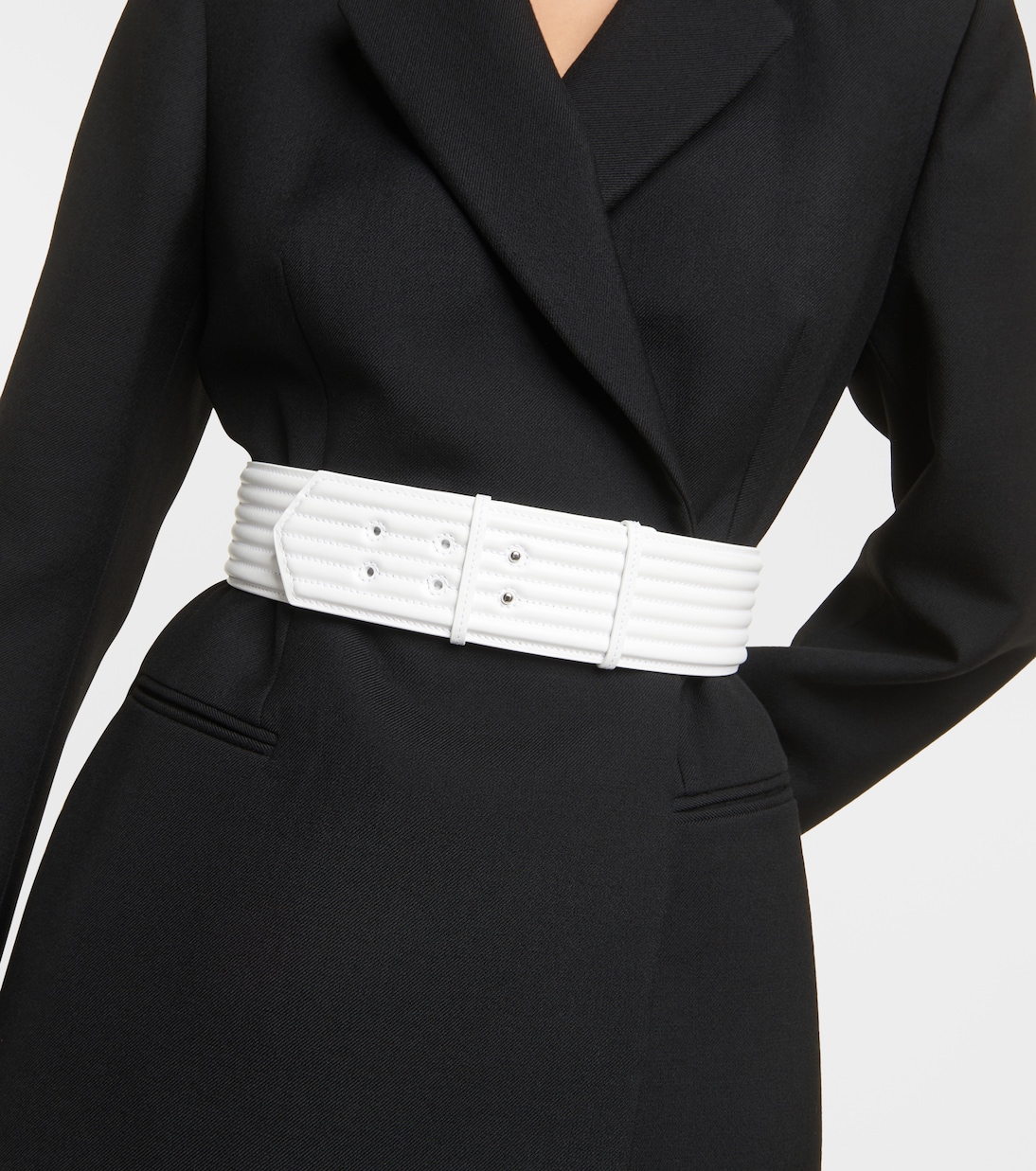 Cintura in pelle imbottita ALAÏA per uno stile giovane e audace