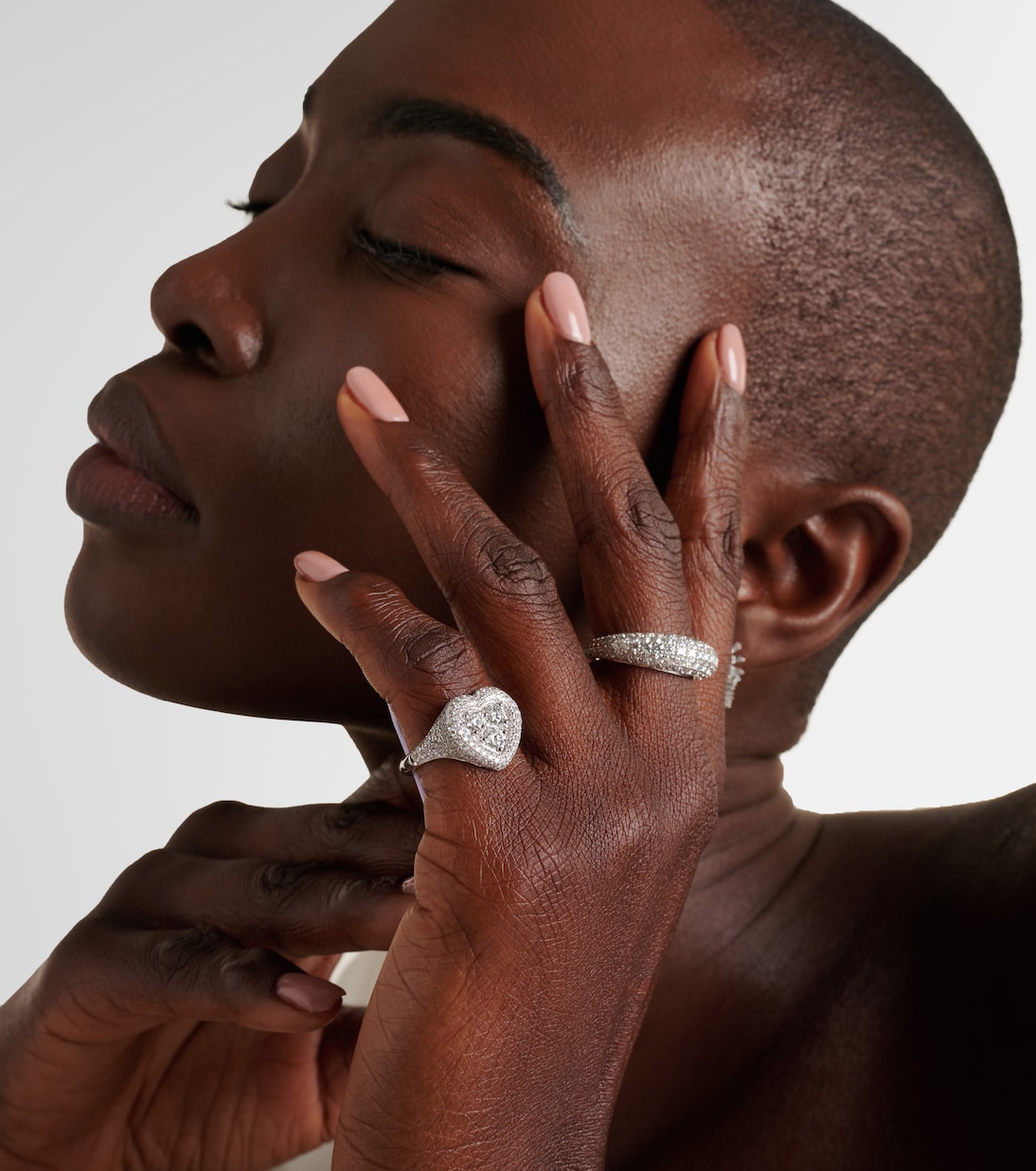 Anello per mignolo Manaal in oro bianco 18kt con diamanti | Kamyen
