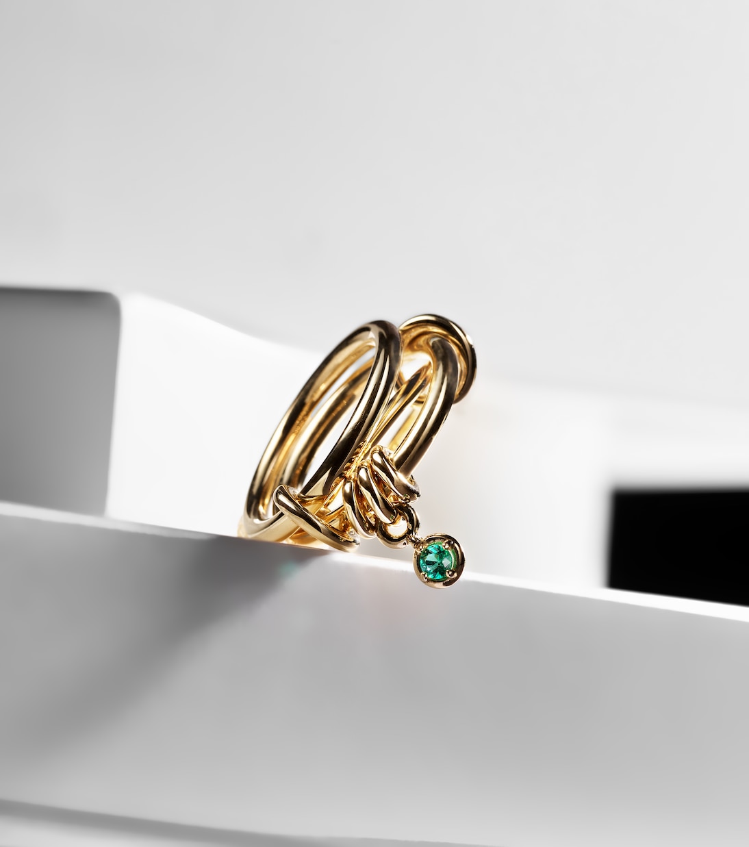 Piera 18kt gold linked rings with emerald | Spinelli Kilcollin