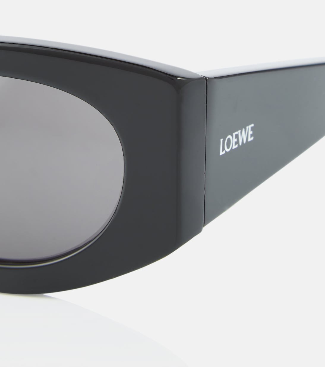 Occhiali da sole LOEWE Nature Oval: stile giovane e moderno