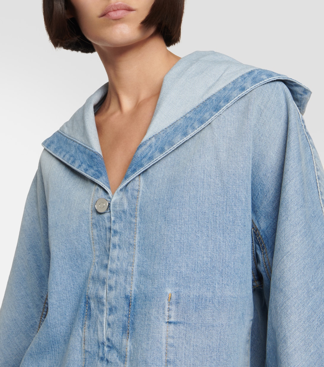 Chaqueta Corta de Denim Alaïa para Jóvenes con Estilo